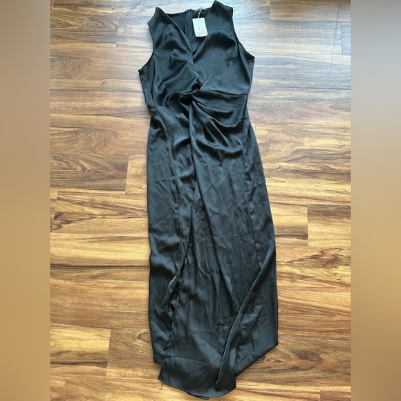 Long black dress, elegant and sexy - Picture 3 of 5